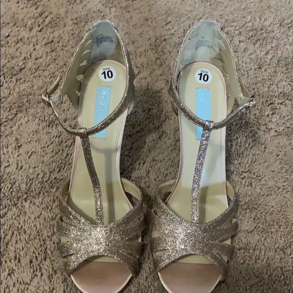 Size 10 champagne t-strap 4 1/2 inch heels
